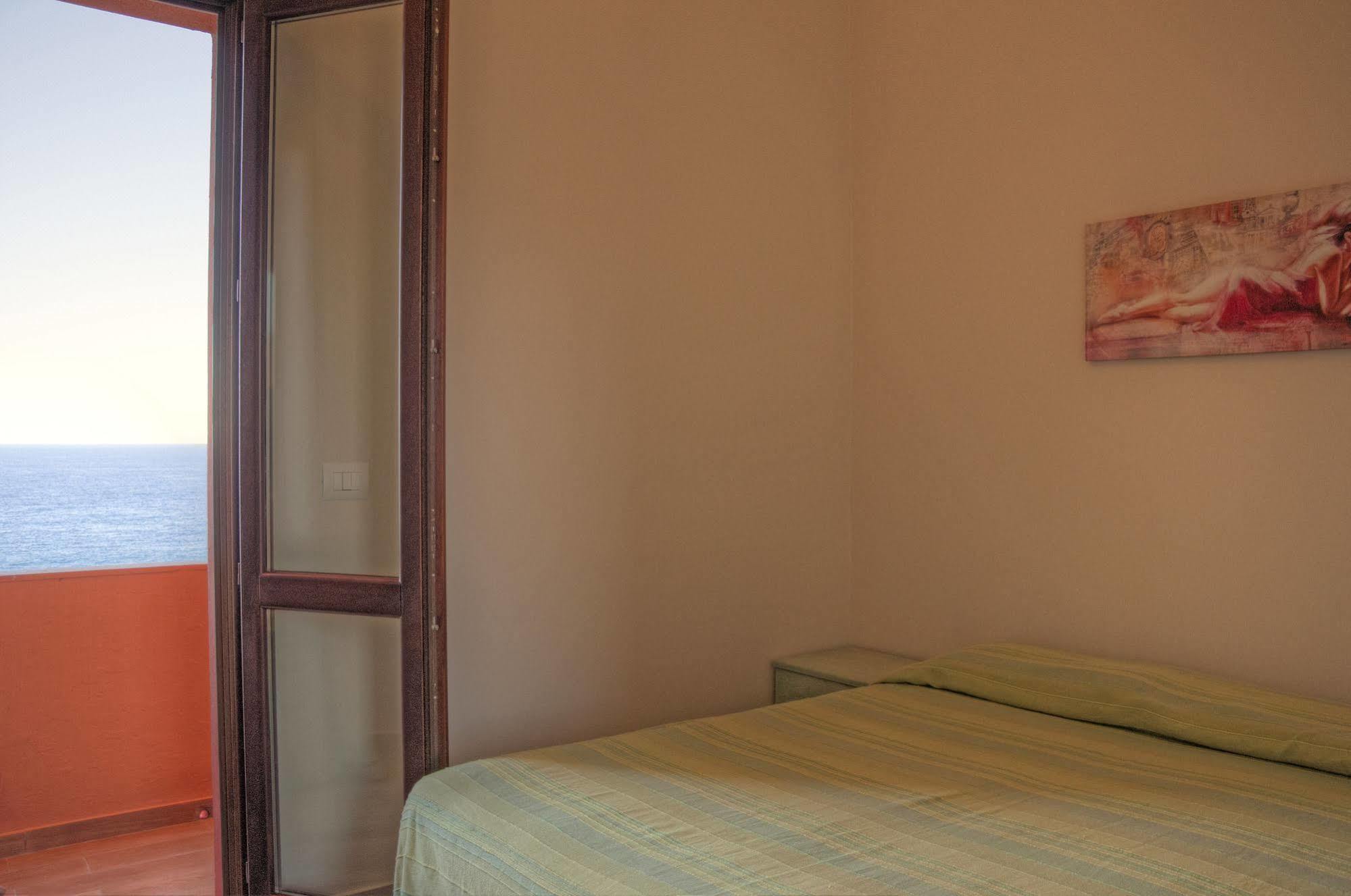 Hotel Bue Marino Пантелерия Екстериор снимка